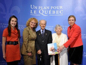 Lancement de la politique gouvernementale &Acirc;&laquo; Vieillir et vivre ensemble &Acirc;&raquo; - photo Groupe CNW/Cabinet de la ministre responsable des A&Atilde;&reg;n&Atilde;&copy;s.