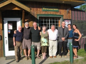 Denis L’Heureux (communications), Jean-Marc Chevalier (administrateur), Réjean Bourdeau (vice-président), Diane Bourdeau (secrétaire), Michel Hunault (administrateur), Henri Gariépy (maire de Boileau), Karine Desjardins (présidente) et Mélissa Drolet (secrétaire trésorière). Photo: Michèle Marchand Denis LâHeureux (communications), Jean-Marc Chevalier (administrateur), Réjean Bourdeau (vice-président), Diane Bourdeau (secrétaire), Michel Hunault (administrateur), Henri Gariépy (maire de Boileau), Karine Desjardins (présidente) et Mélissa Drolet (secrétaire trésorière). Photo: Michèle Marchand